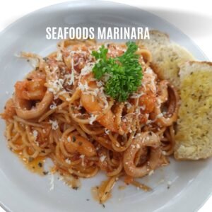 Seafood Marinara w/ Garlic Bread